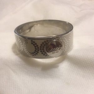 COACH METAL SIGNATURE BRACELET